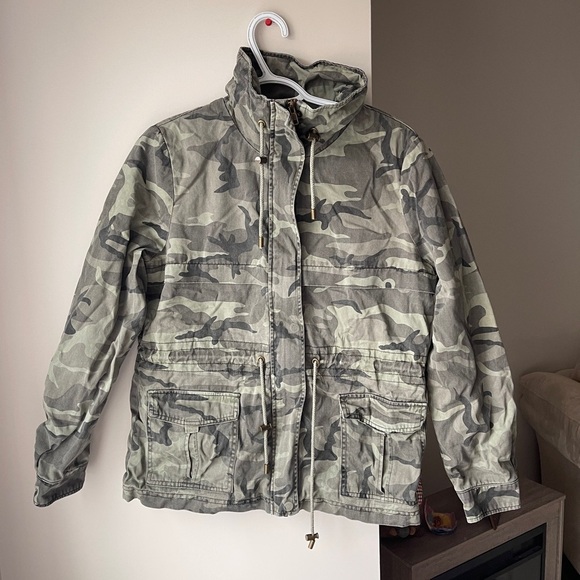 💙BOGO💙 Forever 21 Camouflage Zip-Up Jacket - Picture 1 of 3